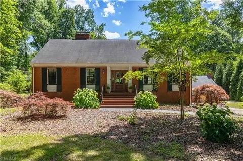 607 Country Club Dr, Reidsville, NC 27320
