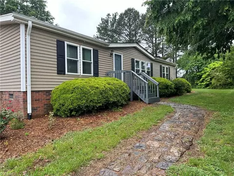 3087 Rickwood Dr, Newton, NC 28658