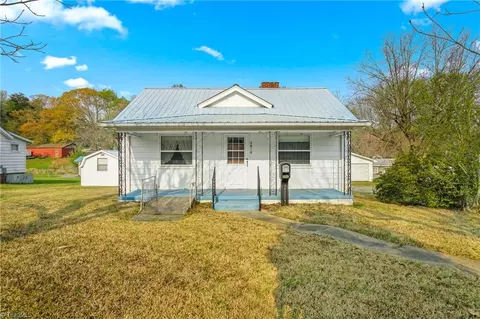 2810 Denton Rd, Thomasville, NC 27360