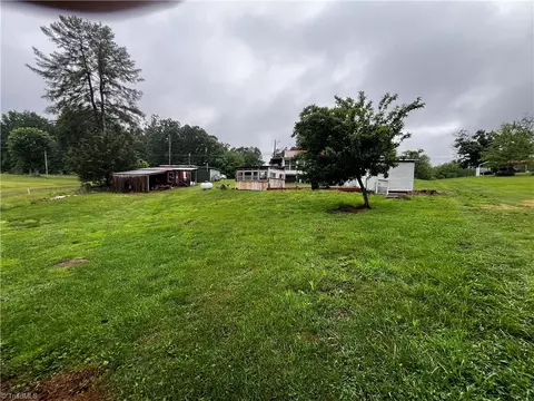 2463 Mountain View Loop, Stuart, VA 24171 photo 10