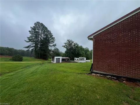 2463 Mountain View Loop, Stuart, VA 24171 photo 4