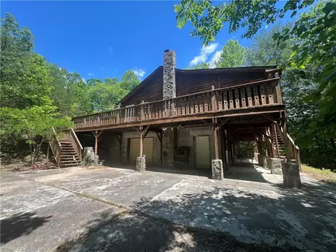 12245 Sparta Rd, Mcgrady, NC 28649
