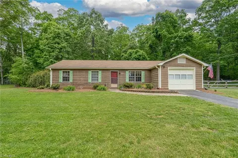 210 Maverick Trl, King, NC 27021