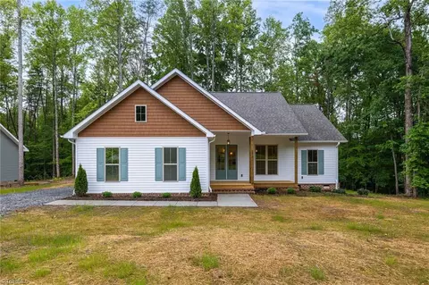 2814 Regal Rd, Reidsville, NC 27320
