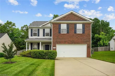 2665 Hidden Pond Cv, High Point, NC 27265