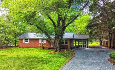 6429 Harrell Dr, Pfafftown, NC 27040
