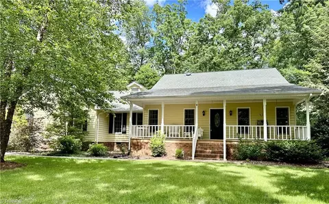 9 Edinborough Ct, Greensboro, NC 27406