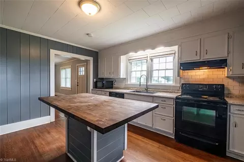 Kitchen - 7678 Nc 268, Dobson, NC 27017 photo 2 of 4