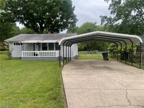 858 Friendly Rd, Eden, NC 27288