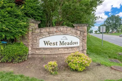6815 Hanesbrook Cir #103, Clemmons, NC 27012