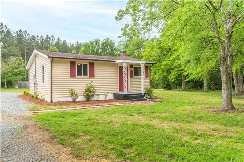 3287 Denton Rd, Denton, NC 27239 photo 2