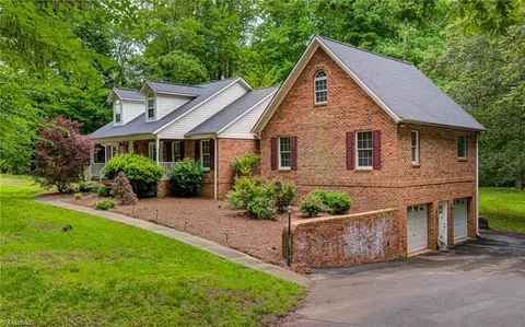 1054 Wilderness Run Dr, Yadkinville, NC 27055