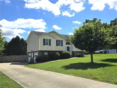 4740 Rockwell Place Dr, Tobaccoville, NC 27050