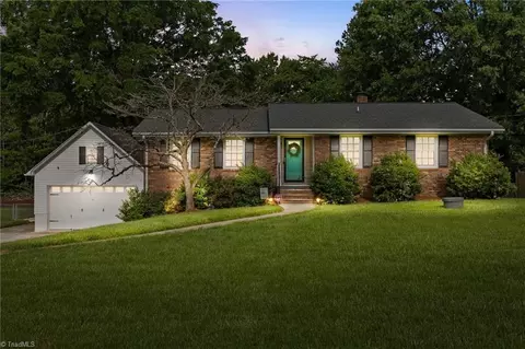 3550 Manoa Rd, Pfafftown, NC 27040