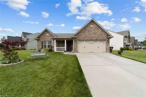 1447 Land Grove Dr, Kernersville, NC 27284