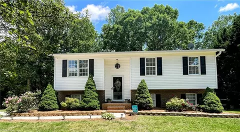 198 Oak Ridge Pl, Mount Airy, NC 27030