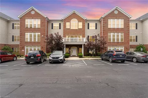 522 College Rd #306, Greensboro, NC 27410