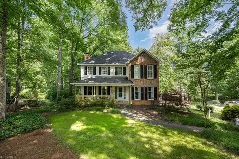 5213 Bridge Pointe Dr, Clemmons, NC 27012