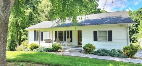 290 Miller Rd, Mount Airy, NC 27030