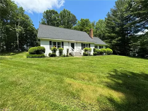 1050 Jessup Forest Dr, Pinnacle, NC 27043