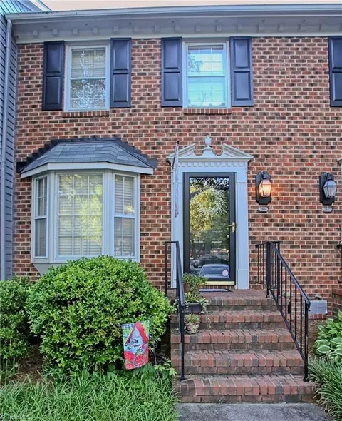 2834 Park Pl, Greensboro, NC 27410
