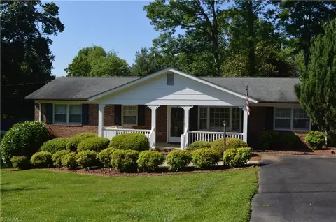 275 Dudley Ave, Mount Airy, NC 27030