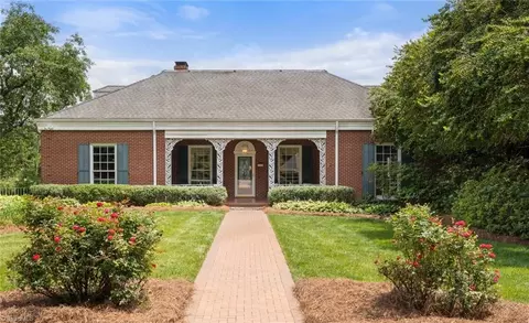 3935 Springlake Ct, Clemmons, NC 27012
