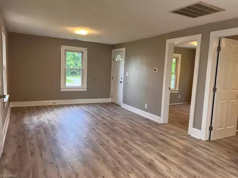 Living - 320 Dalton Rd E, King, NC 27021 photo 2 of 4