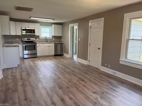 Living - 320 Dalton Rd E, King, NC 27021 photo 3 of 4
