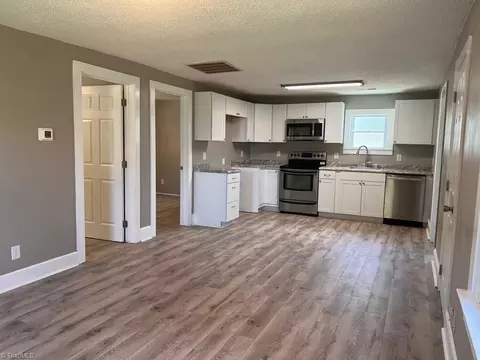 Living - 320 Dalton Rd E, King, NC 27021 photo 4 of 4