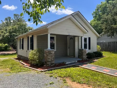 320 Dalton Rd E, King, NC 27021