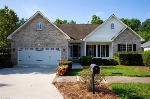 1502 Finwick Dr, Pfafftown, NC 27040