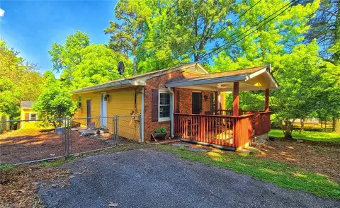 217 Willowood Dr, High Point, NC 27260