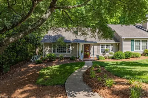 25 Brownstone Ln, Greensboro, NC 27410