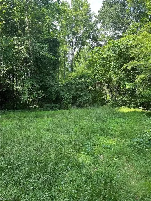 3627 Milhaven Rd, Winston Salem, NC 27106