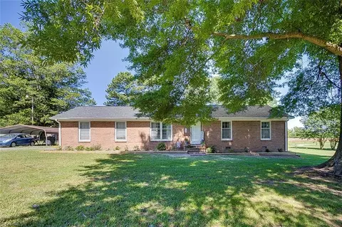 246 Clapp Farms Rd, Greensboro, NC 27405