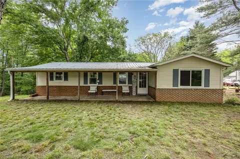 1507 Green Meadow Dr, Yadkinville, NC 27055