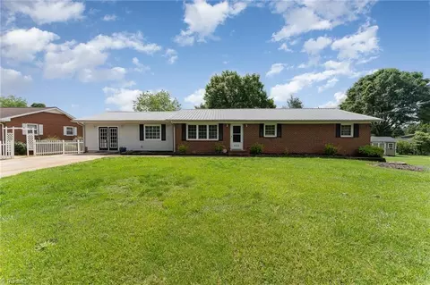 4505 Camellia Ln, Walkertown, NC 27051