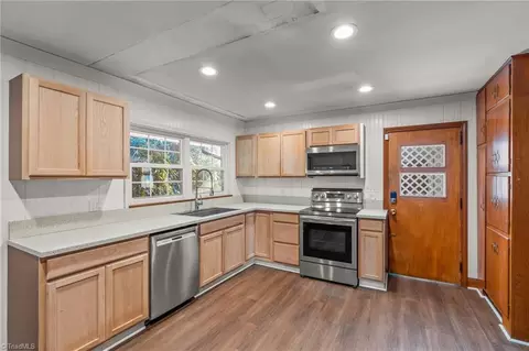 504 Overbrook Dr, High Point, NC 27262 photo 11