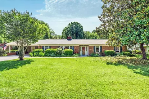 1010 Kingsridge Rd, Kernersville, NC 27284