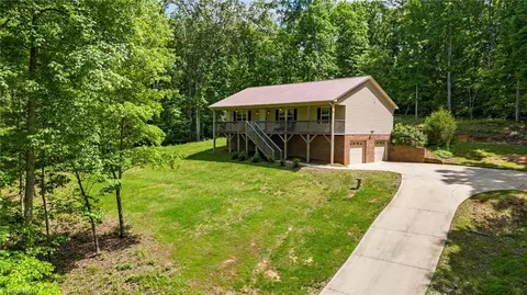 578 Aztec Dr, Winston Salem, NC 27107