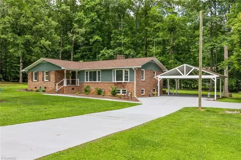 3829 Lee St E, Greensboro, NC 27406