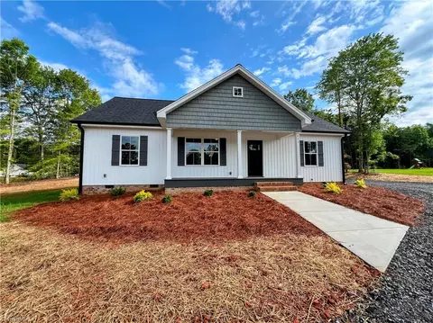 211 Kenlon Ct, Madison, NC 27025