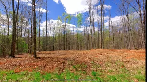 3 Jimmie Bullins Rd # B, Walnut Cove, NC 27052
