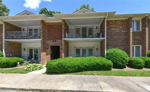 1 Fountain View Cir #D, Greensboro, NC 27405