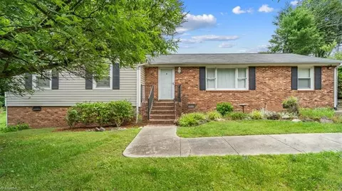 2113 Whites Mill Rd, High Point, NC 27265