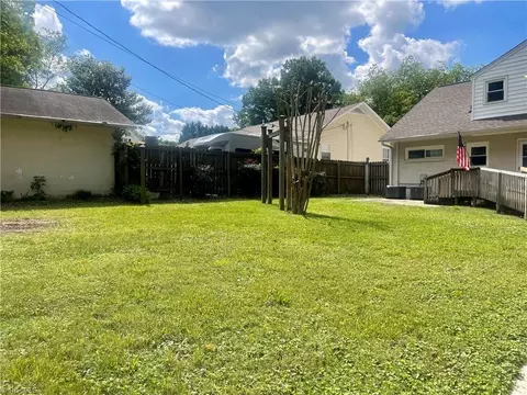 Exterior - 222 Parkway Ave E, High Point, NC 27262 photo 6 of 8