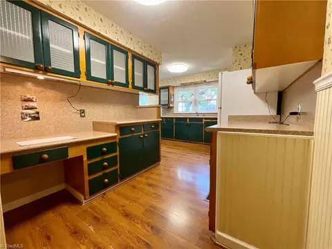 Kitchen - 222 Parkway Ave E, High Point, NC 27262 photo 3 of 4