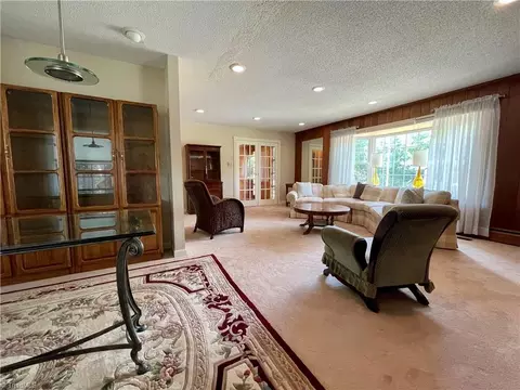 Living - 222 Parkway Ave E, High Point, NC 27262 photo 6 of 7