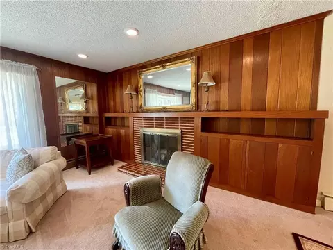 Living - 222 Parkway Ave E, High Point, NC 27262 photo 2 of 7